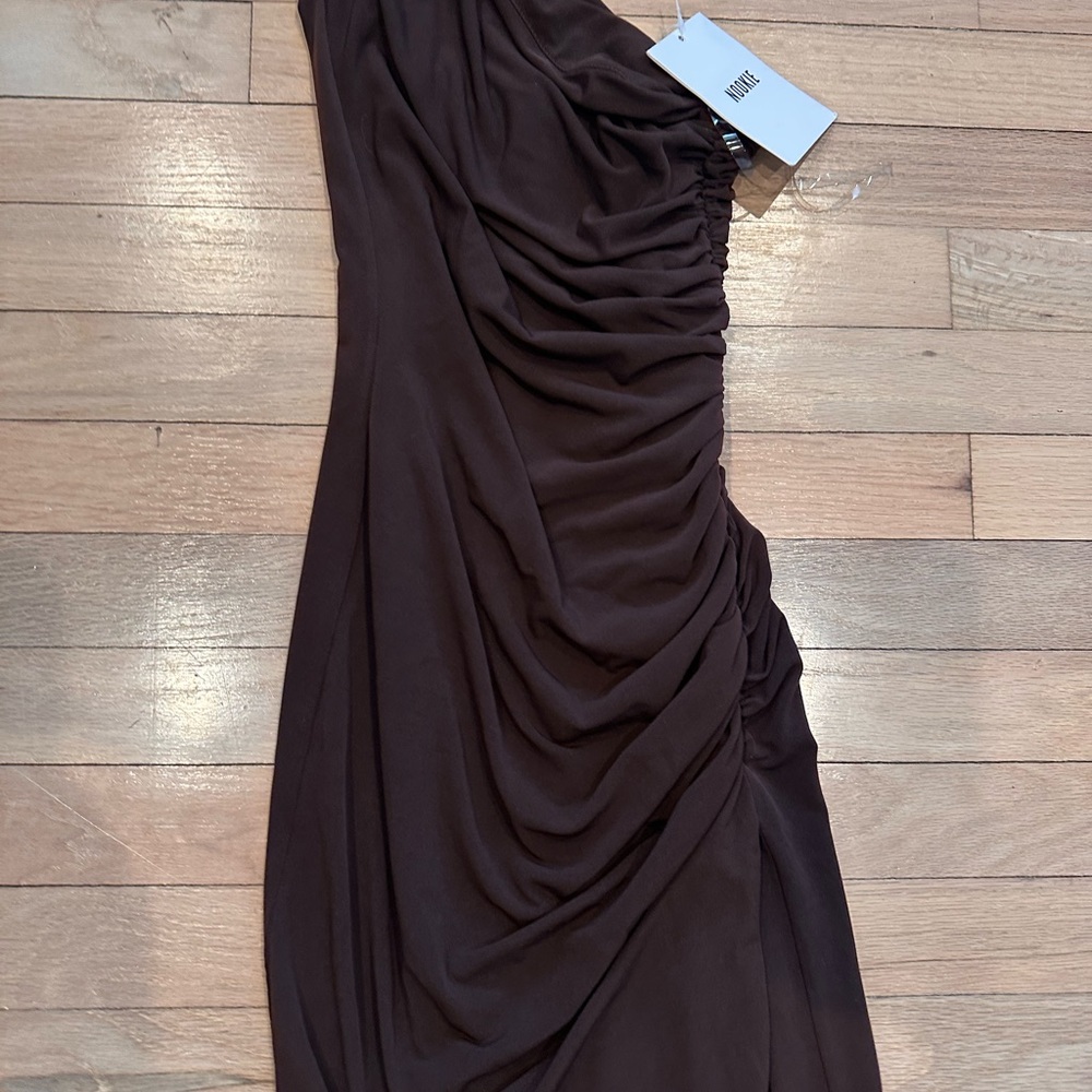 Brand :Nookie
Aria one shoulder gown
Purchased from revolve